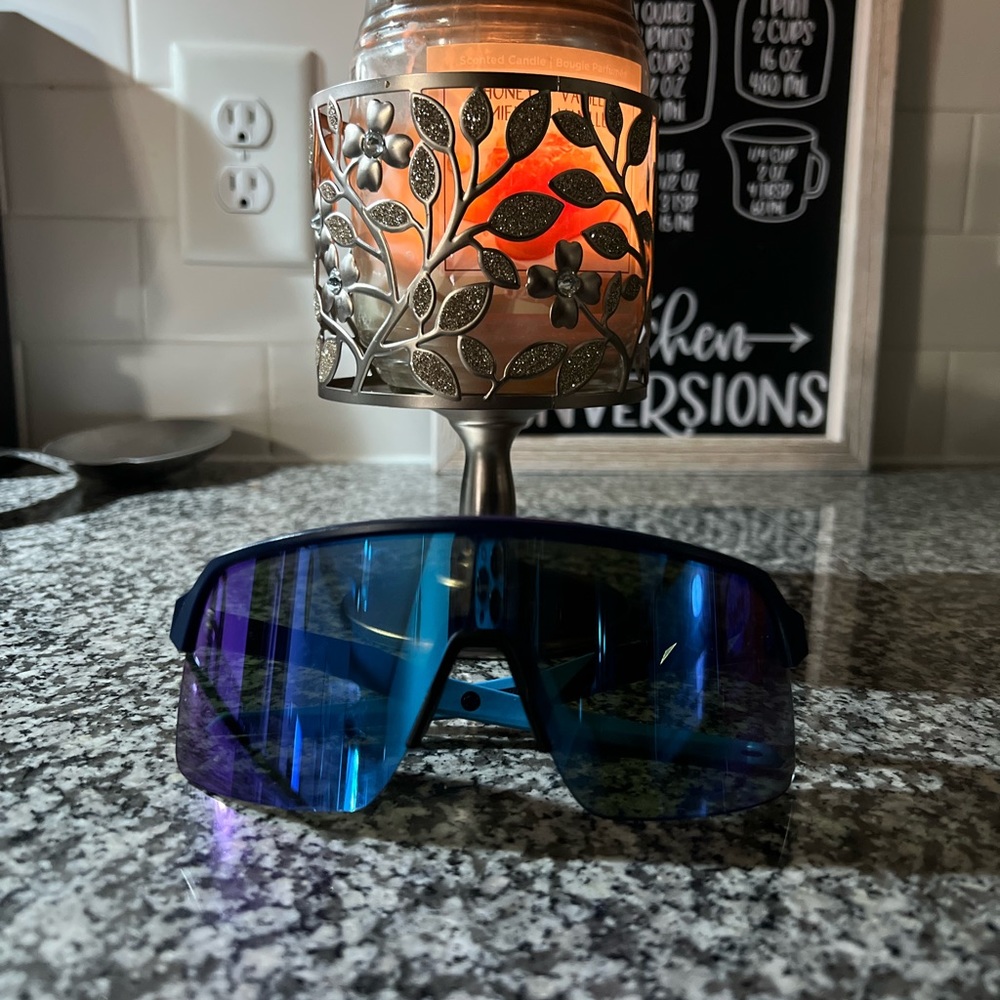 Oakley Mens sunglasses